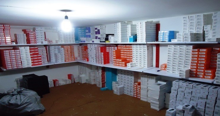 کشف بیش از ۷ هزار موبایل توسط وزارت اطلاعات + تصاویر کشف بیش از ۷ هزار موبایل توسط وزارت اطلاعات + تصاویر